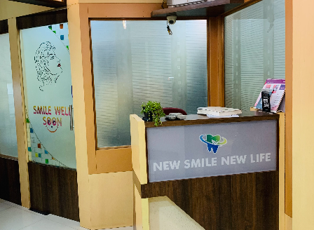 Reception and check-in desk at Sharda clinic